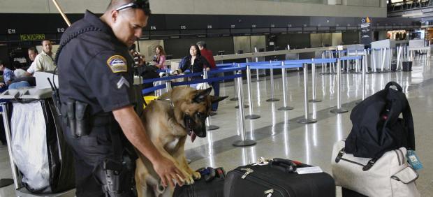 Estados Unidos comienza a registrar los libros de los pasajeros en algunos aeropuertos