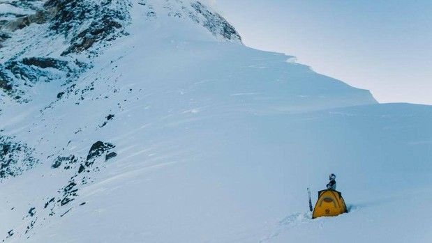 El primer descenso de la historia con esquís desde la cima del K2
