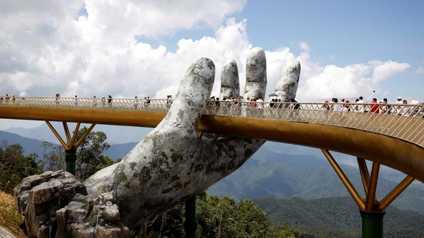 Dos enormes «manos de Dios» sostienen el nuevo puente que querrás ver