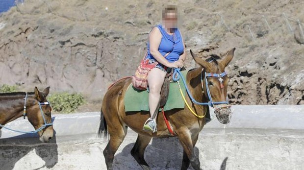 Grecia prohíbe a los turistas con sobrepeso que monten en los famosos burros de Santorini