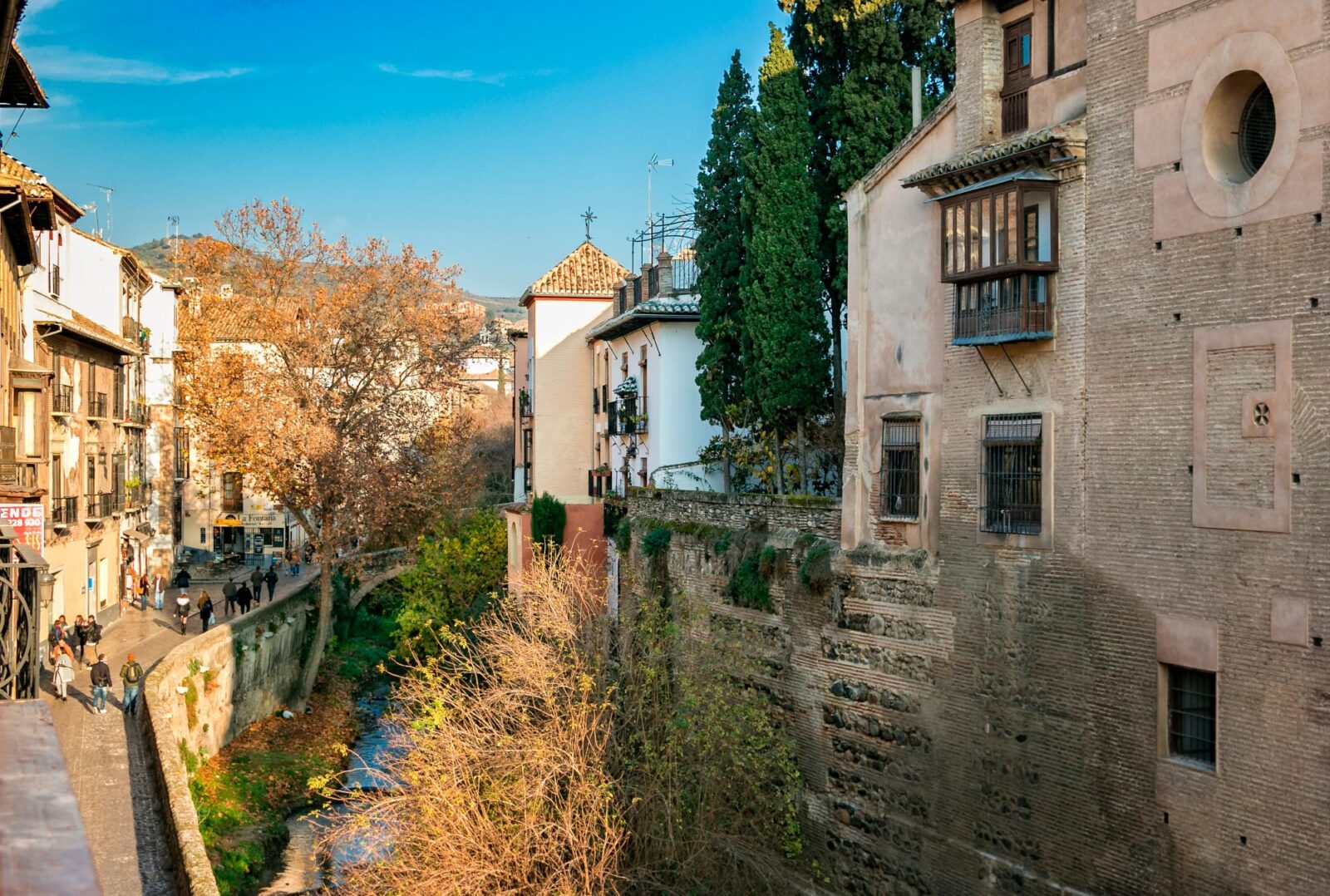 La belleza de un viaje a Granada en invierno