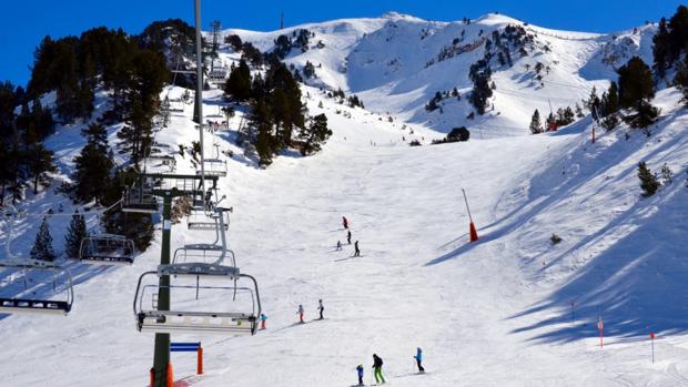 Las 16 estaciones de esquí abiertas el fin de semana ofrecen 463 kilómetros de pistas
