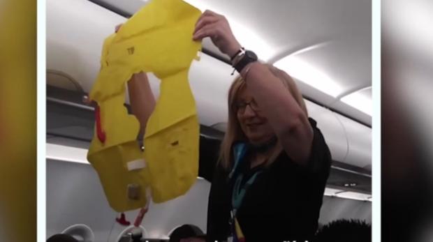 El vídeo de seguridad que provocó la carcajada de los pasajeros de un avión