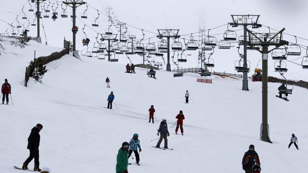 Las estaciones de esquí superan los mil kilómetros de pistas este fin de semana