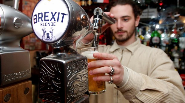 La cerveza Brexit triunfa en París entre los británicos europeístas