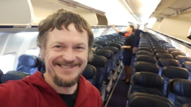 La increíble historia de un pasajero que voló solo en un Boeing 737
