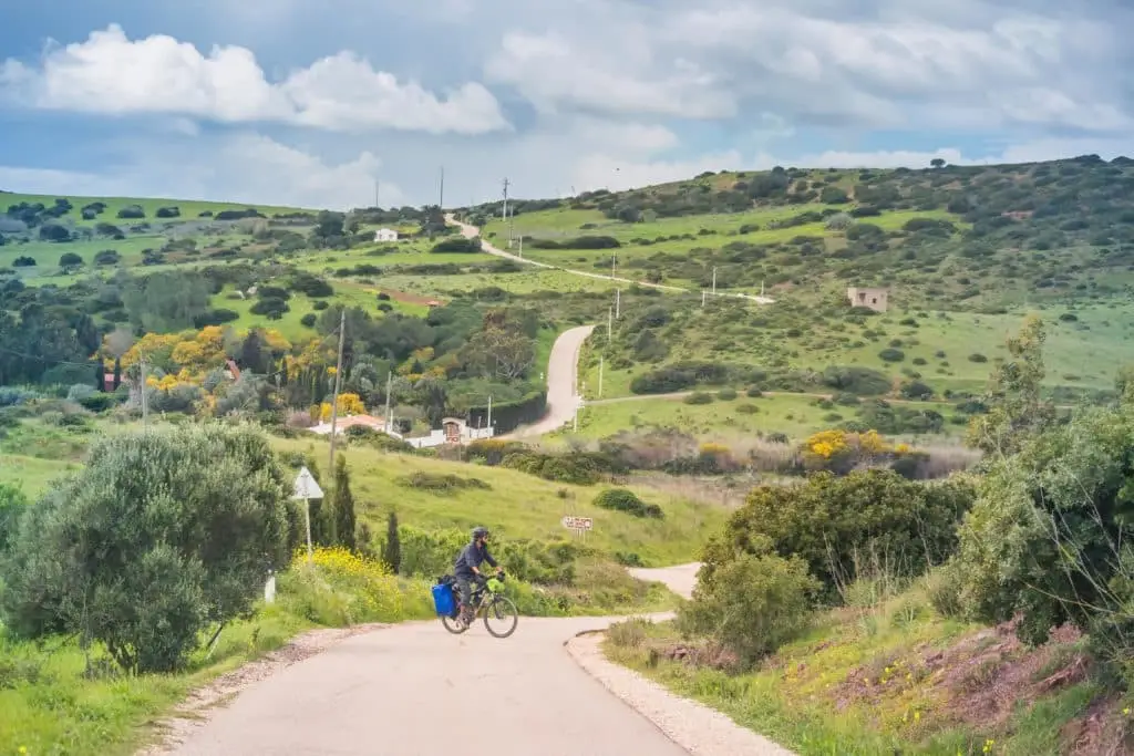 Moda en turismo: recorrer a pie o en bicicleta aldeas despobladas en Portugal