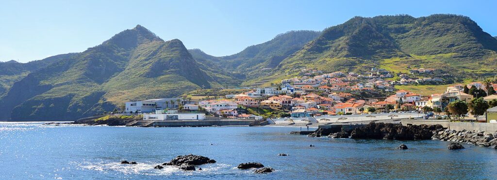 Canical, en la costa oriental de la isla de Madeira