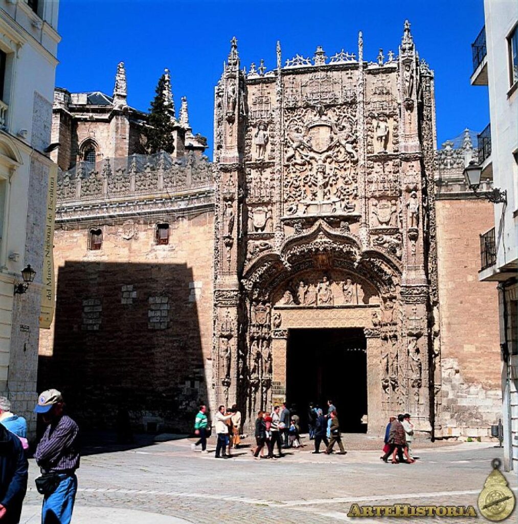 Portada del gótico en Valladolid