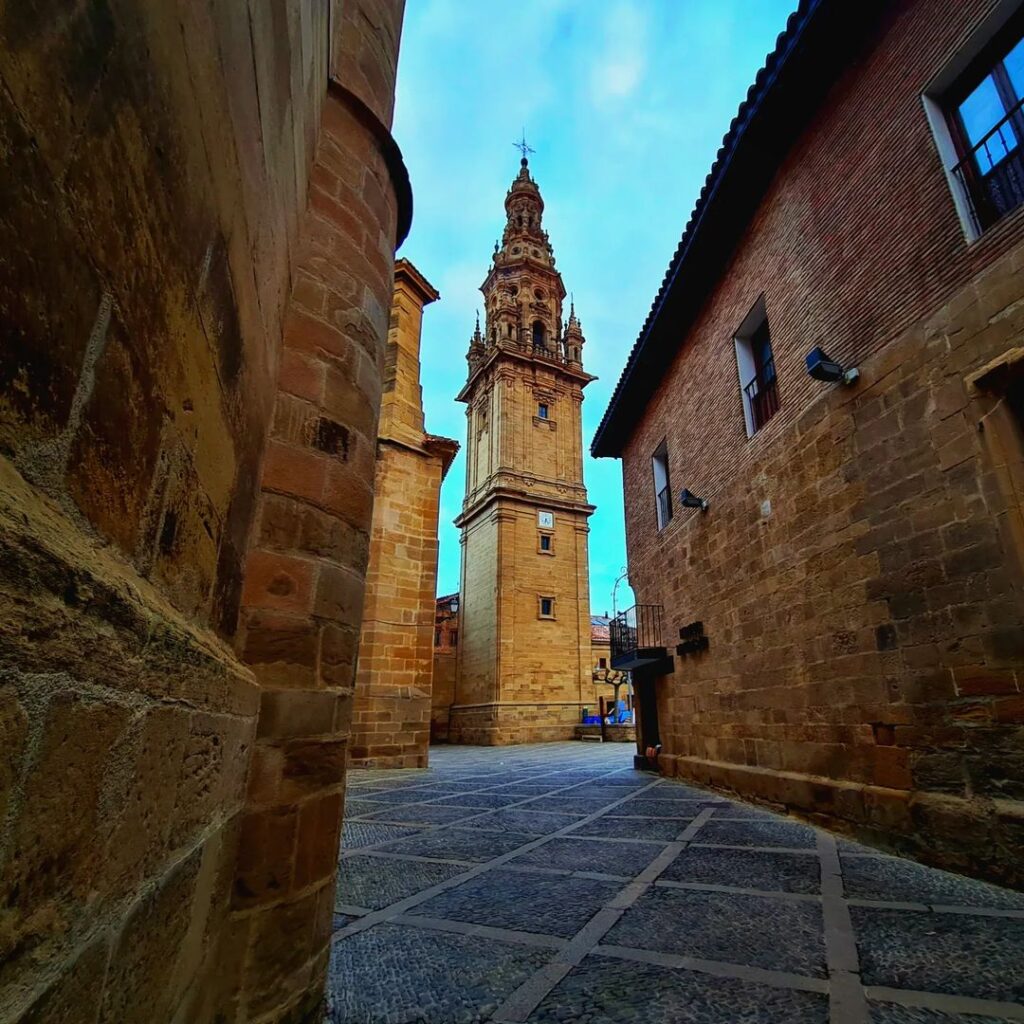 La Catedral de Santo Domingo de la Calzada: Un tesoro histórico en La Rioja