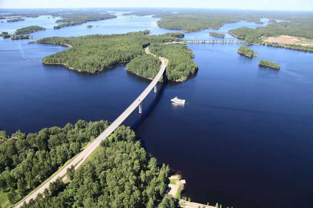 crucero por los lagos de Finlandia